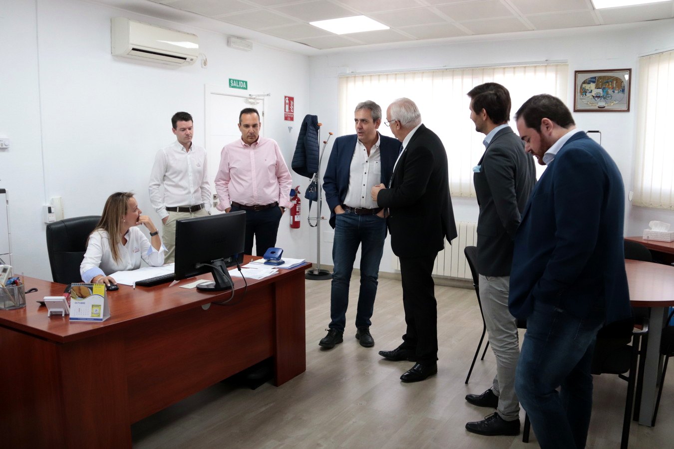Equipo de Efran en sus oficinas