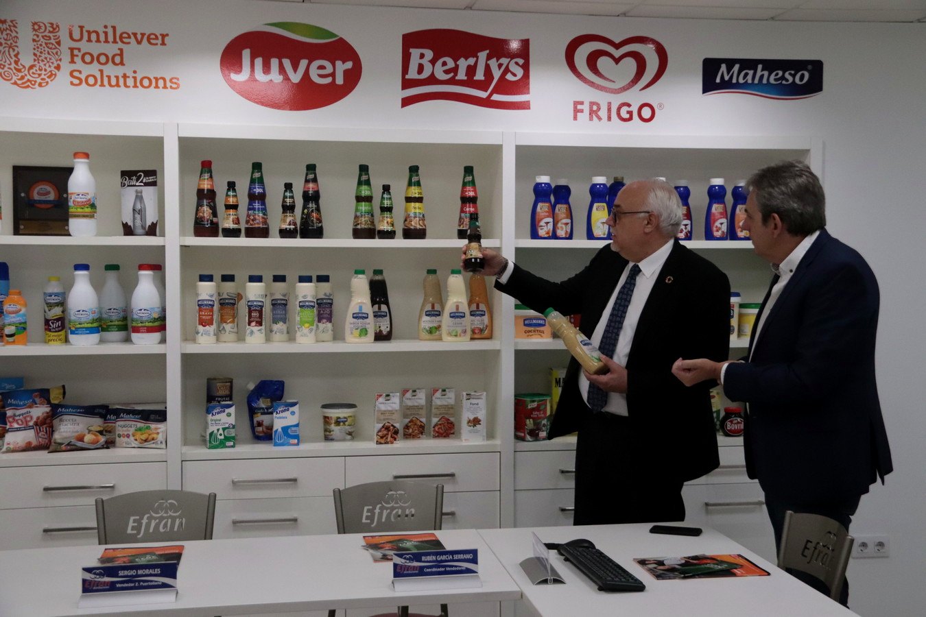 Showroom con las marcas que distribuye Efran